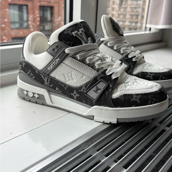 Louis Vuitton Monochrome Sneakers - Picture 8 of 9